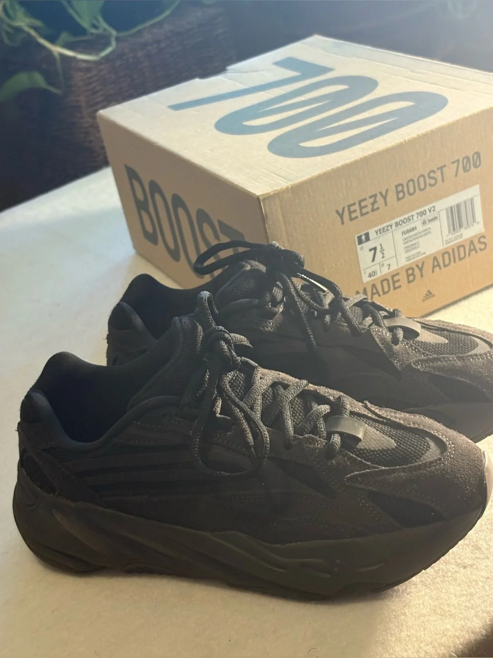 adidas Yeezy Boost 700 V2 Men's Sneakers - Black size 7.5